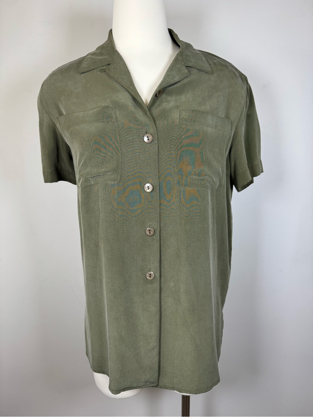Vintage Braemar Women's Short-Sleeve Button-Down Shirt in Olive Green silk SZ 2
